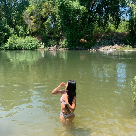 Meet your Posher, Briana - Picture 3 of 5